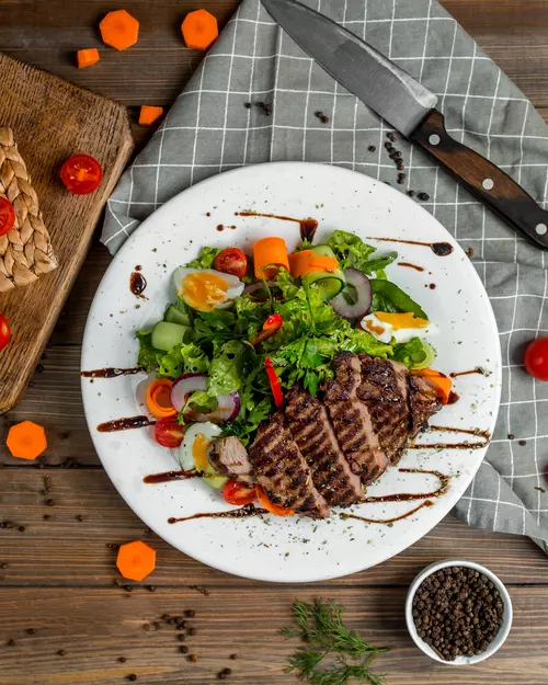 Plat des steak de boeuf