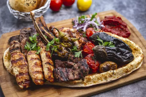 Plat des grillades de poulet